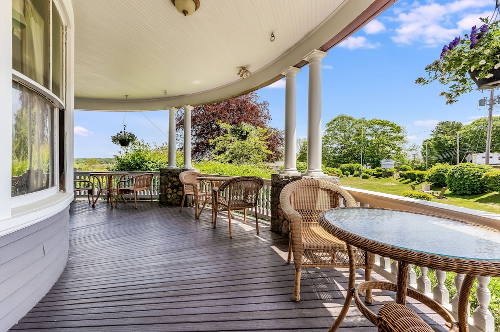 Castle Manor Inn 30/42