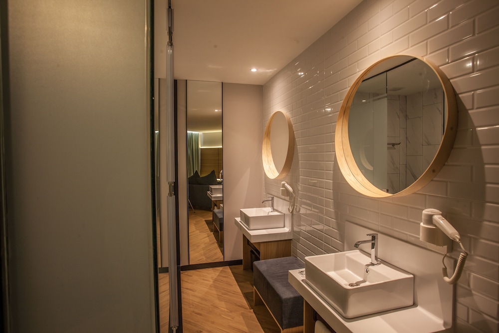 Hako Hotel (Mount Austin) 30/32