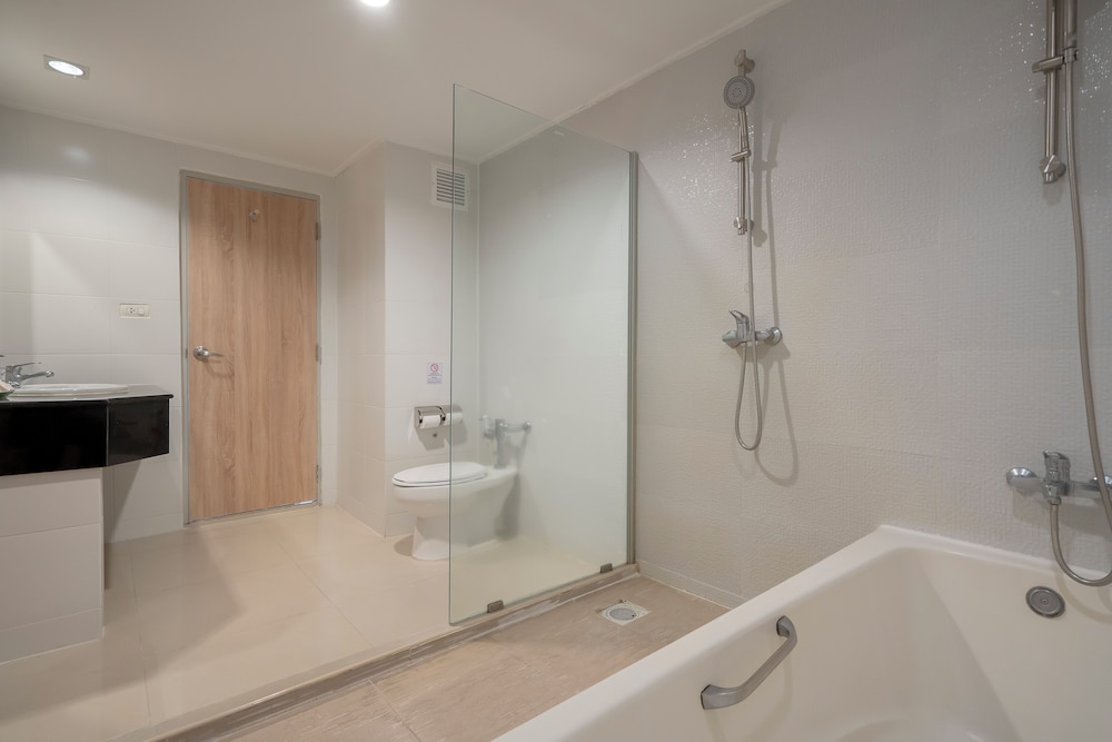 The Green Park Resort 65/65