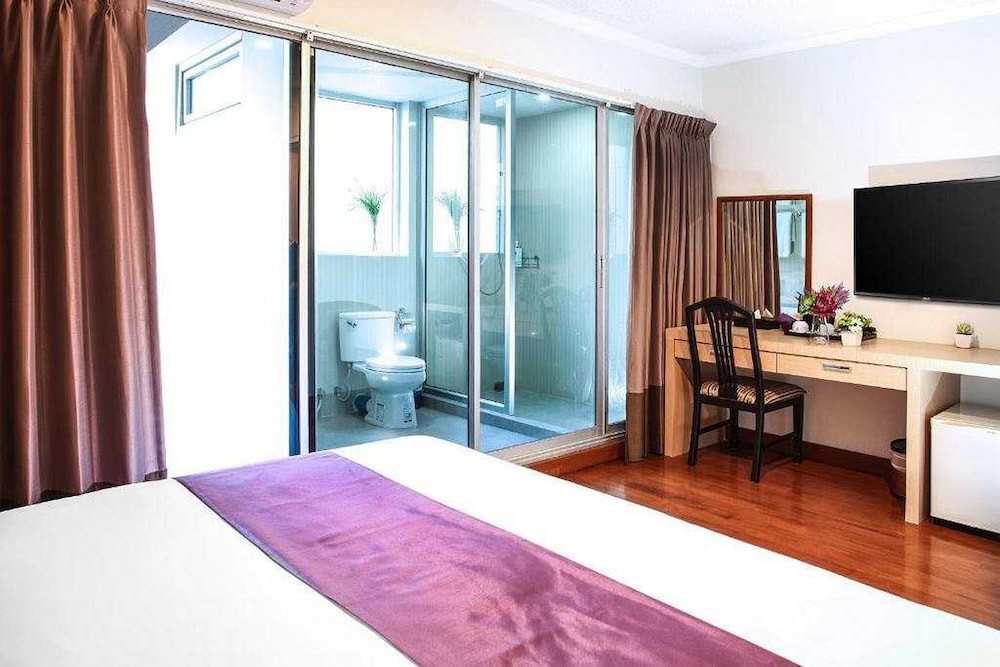 DELUXE, DOUBLE BED