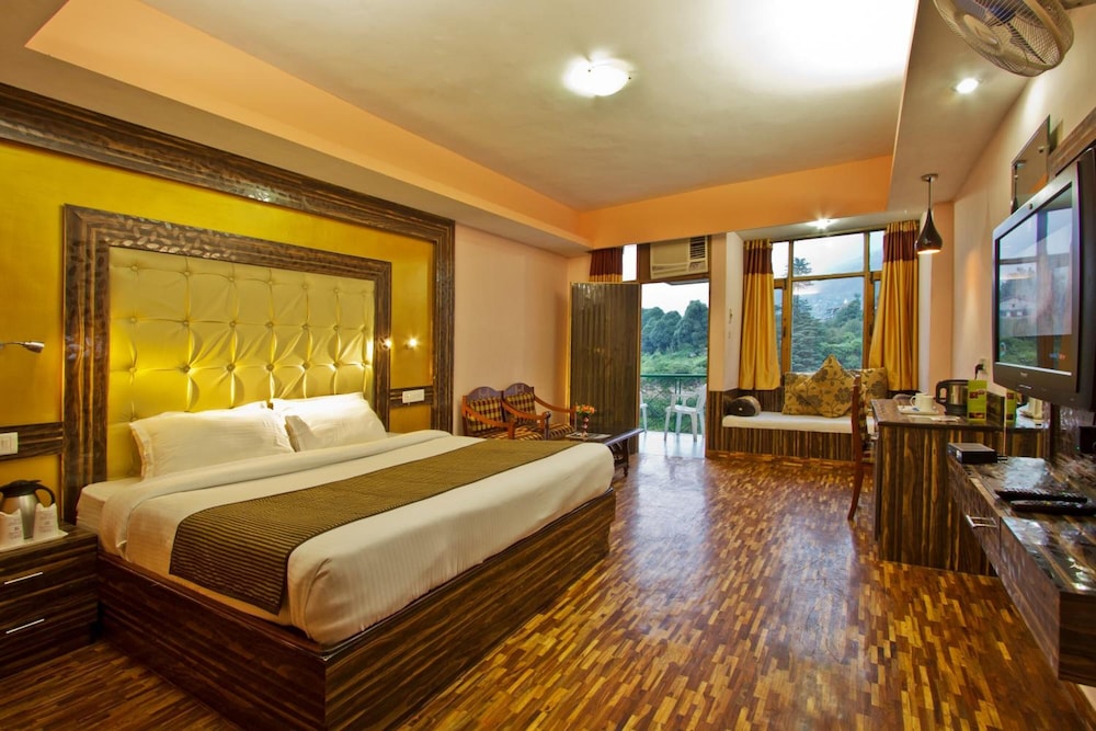 ROYAL PARK RESORT. 12/47