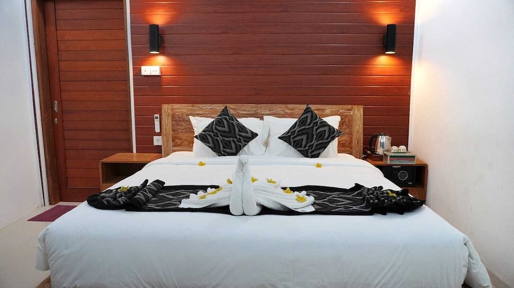 DELUXE, DOUBLE BED, GARDEN VIEW