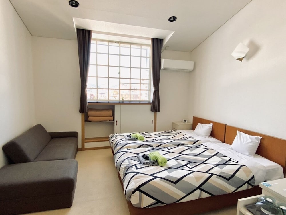 غرفة اقتصادية ثلاثية