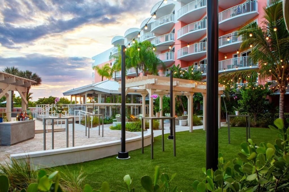 Beach House Suites By The Don Cesar 8/45
