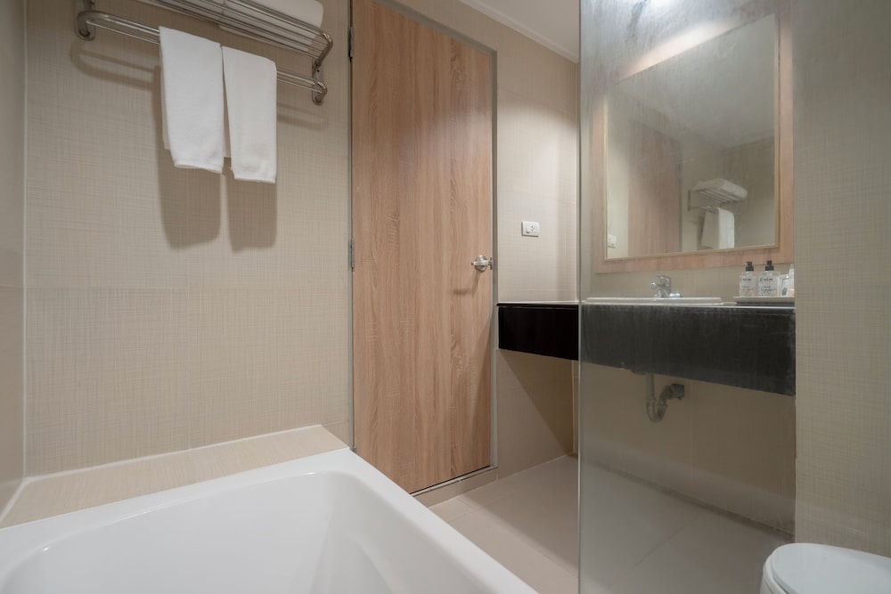 The Green Park Resort 63/65