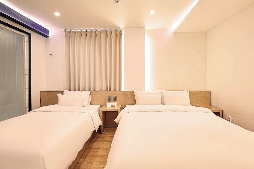 1962 Business Hotel 23/50