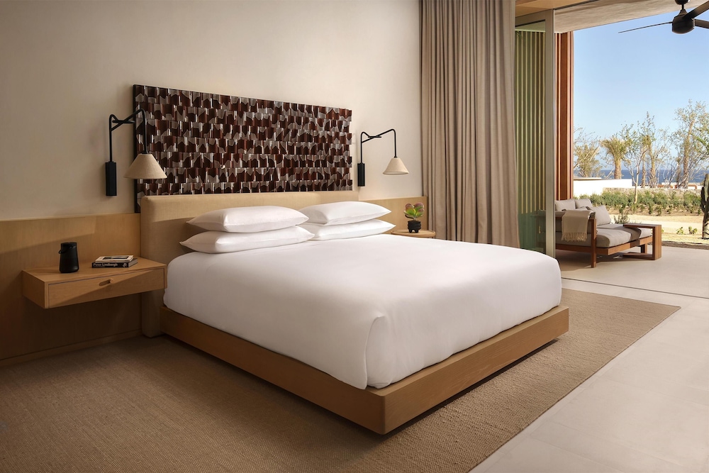 Room, King Bed, Resort View, Patio