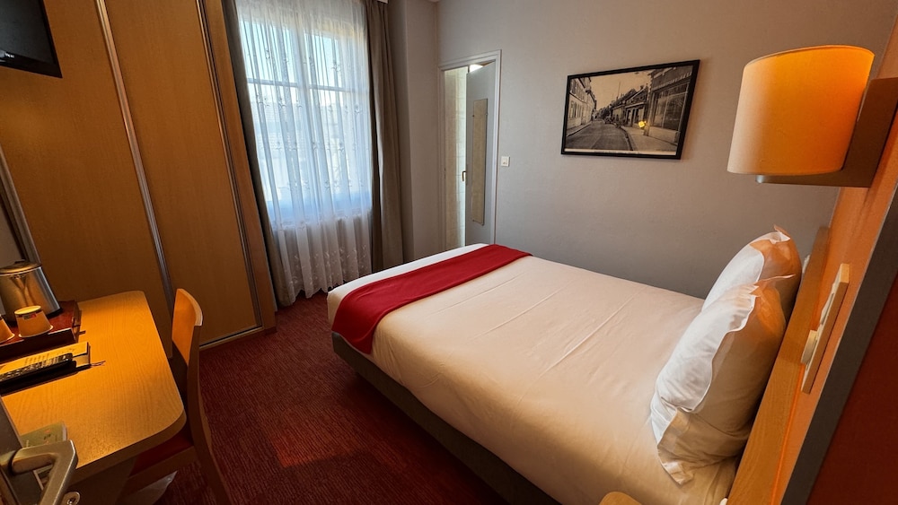Logis Hotel la Terrasse Fleurie 9/43
