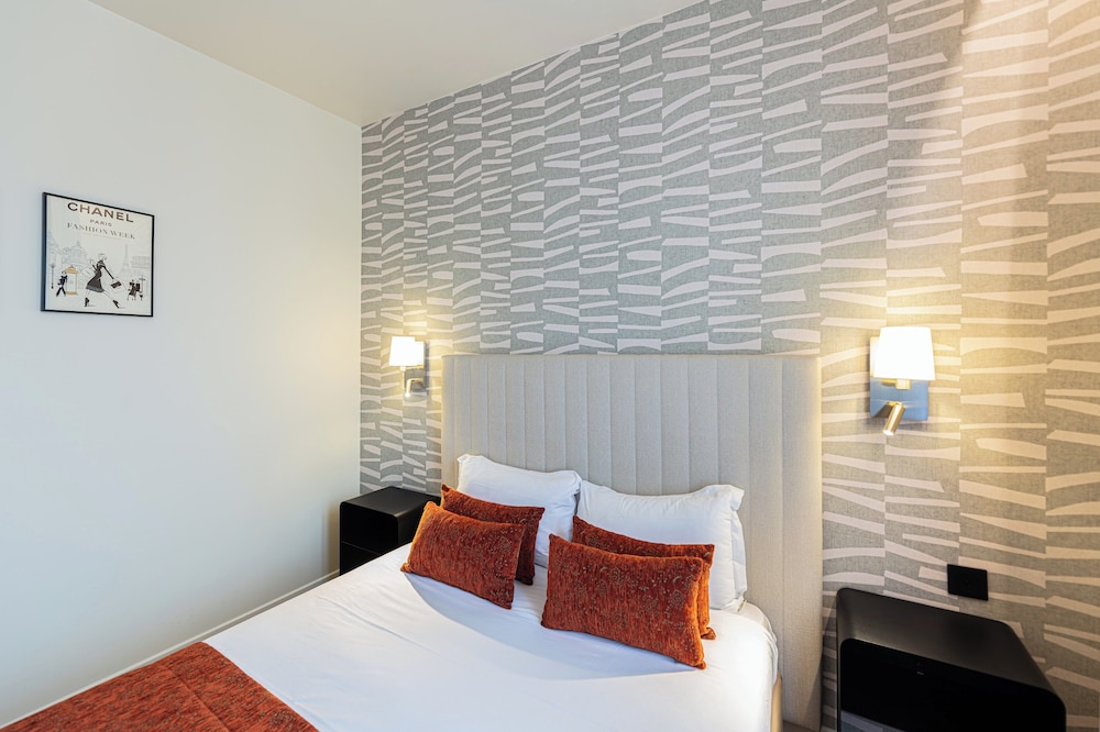 ROOM, DOUBLE BED