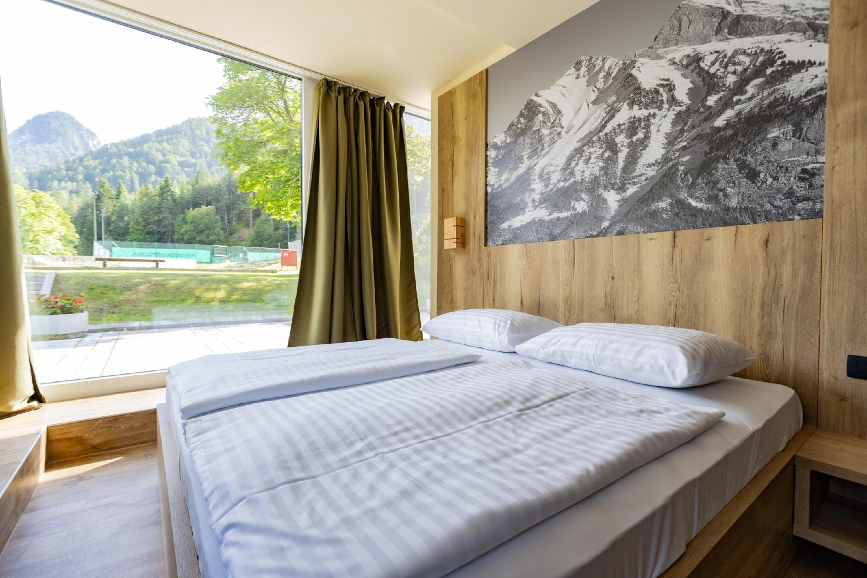 غرفة ديلوكس بسرير مزدوج أو سريرين منفصلين بإطلالة على الجبل، Hotel Kranjska Gora 5/10