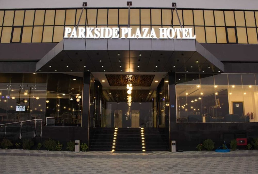 Parkside Plaza Hotel 8/32