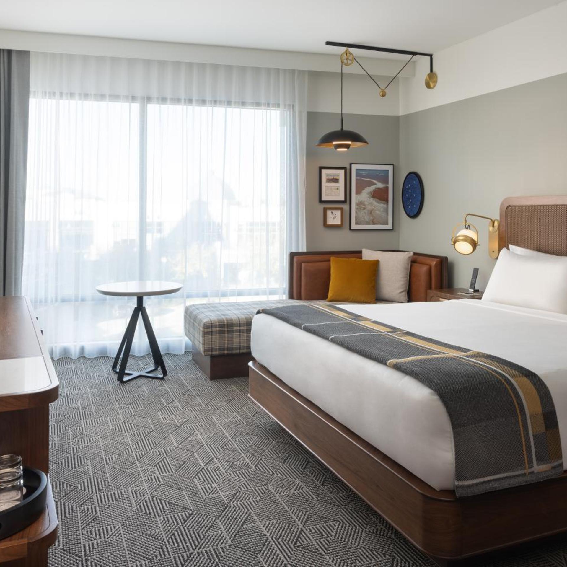 Classic, King Bed, Bridge View