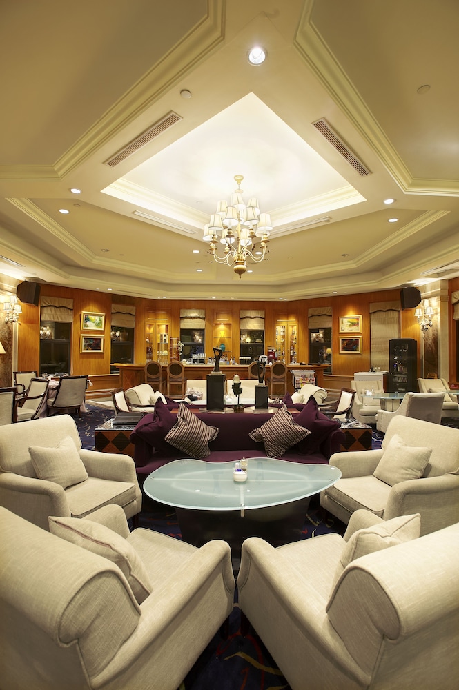 Lakeshore Hotel 30/50