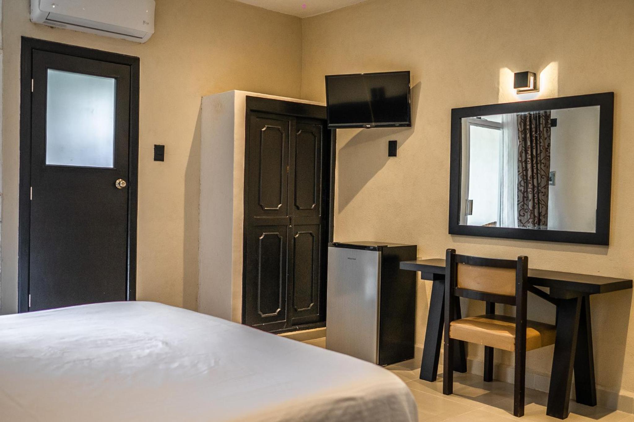 Room, King Bed, Pool View