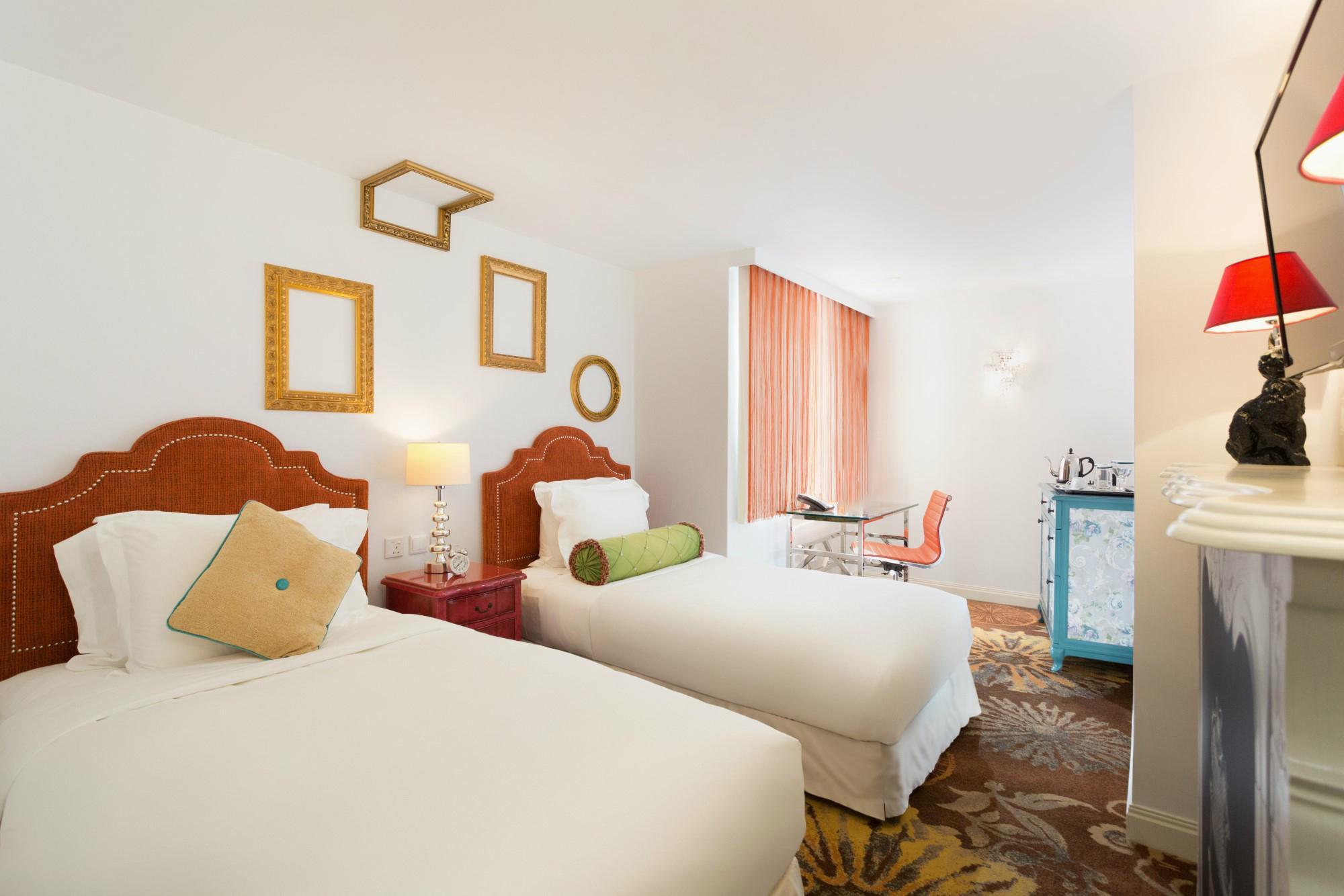 Manor, Superior, Luxury
