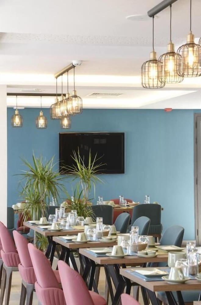Maia Hotel Suites 40/44
