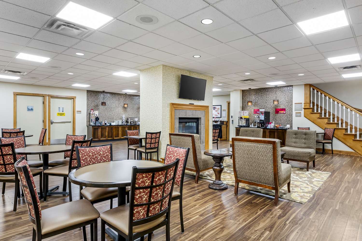Best Western Plus Dutch Haus Inn And Suites 36/48
