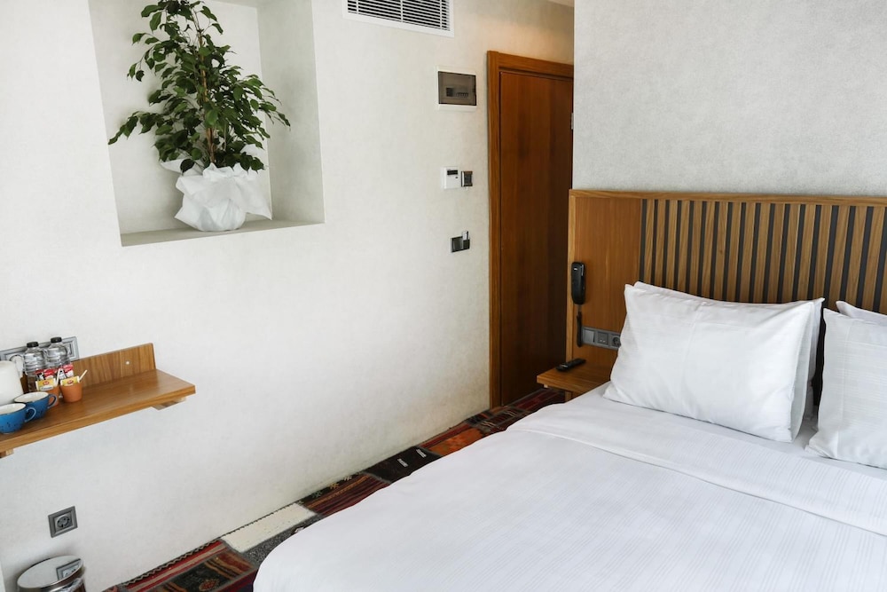Discovery Hotel 24/69