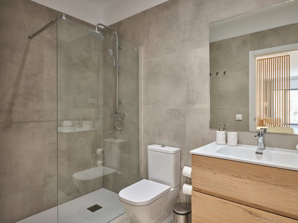 Paseo Suites Hotel 40/47