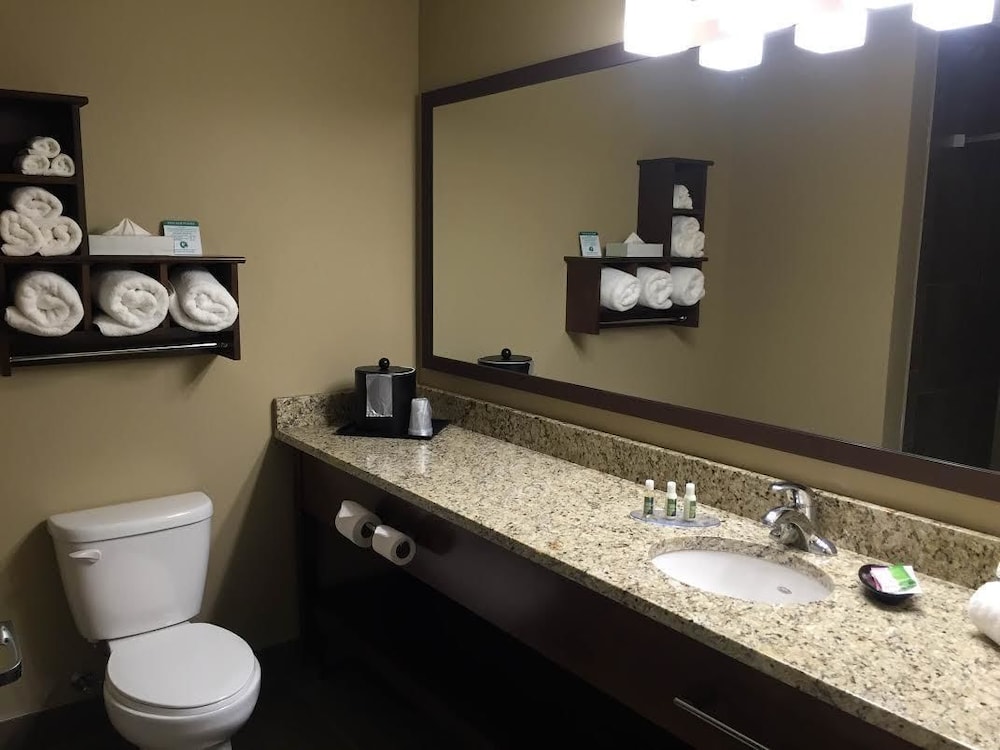 GrandStay Hotel & Suites - Delano 19/21