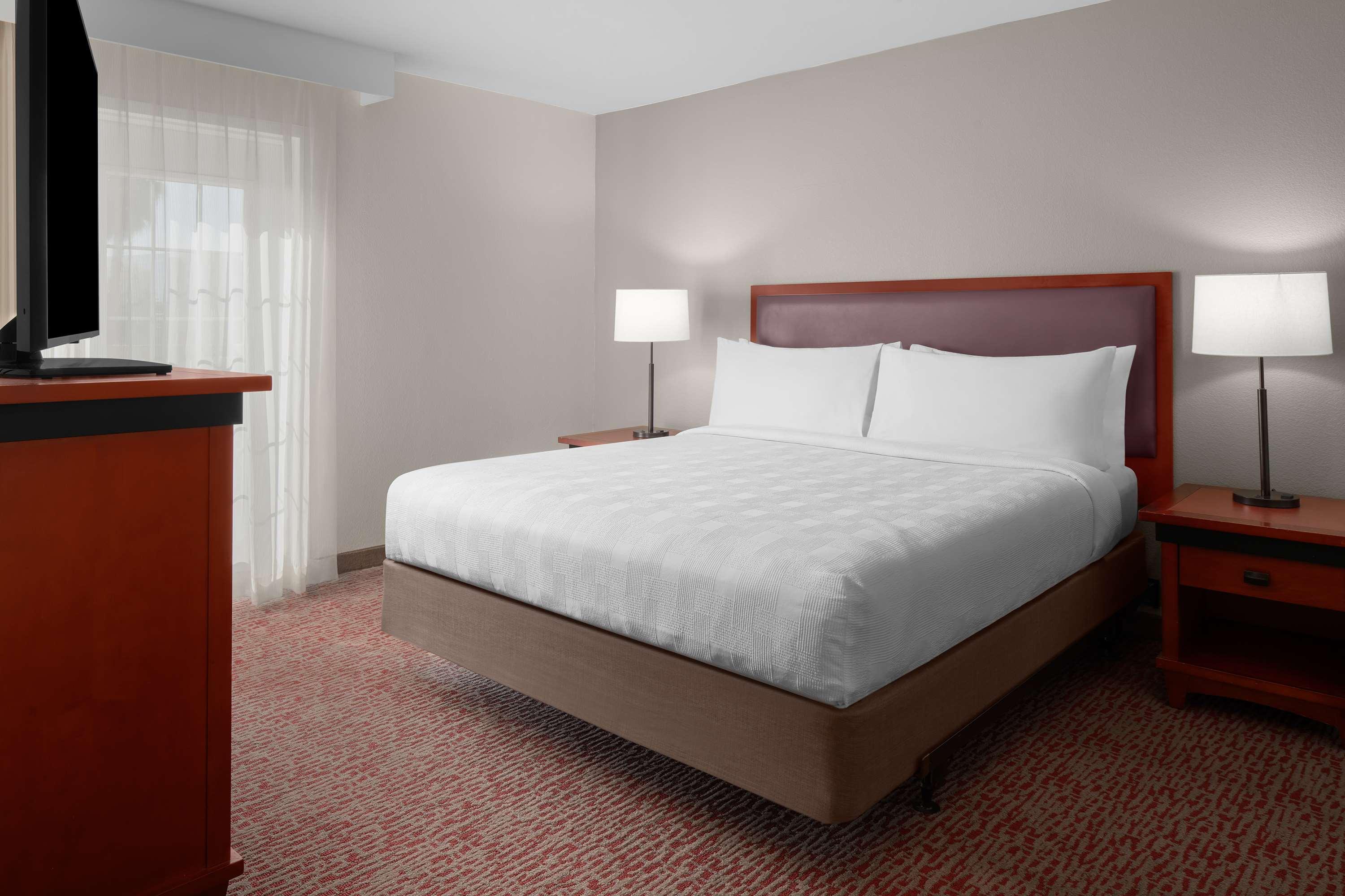 Boardroom, Suite, King Bed