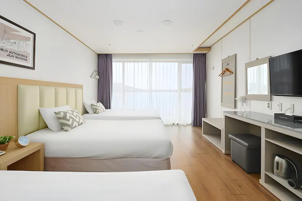 Room, Triple