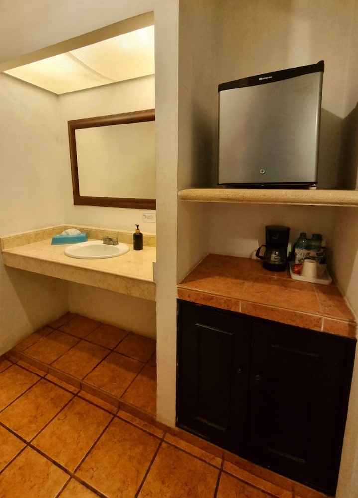 Hotel Holly 50/50