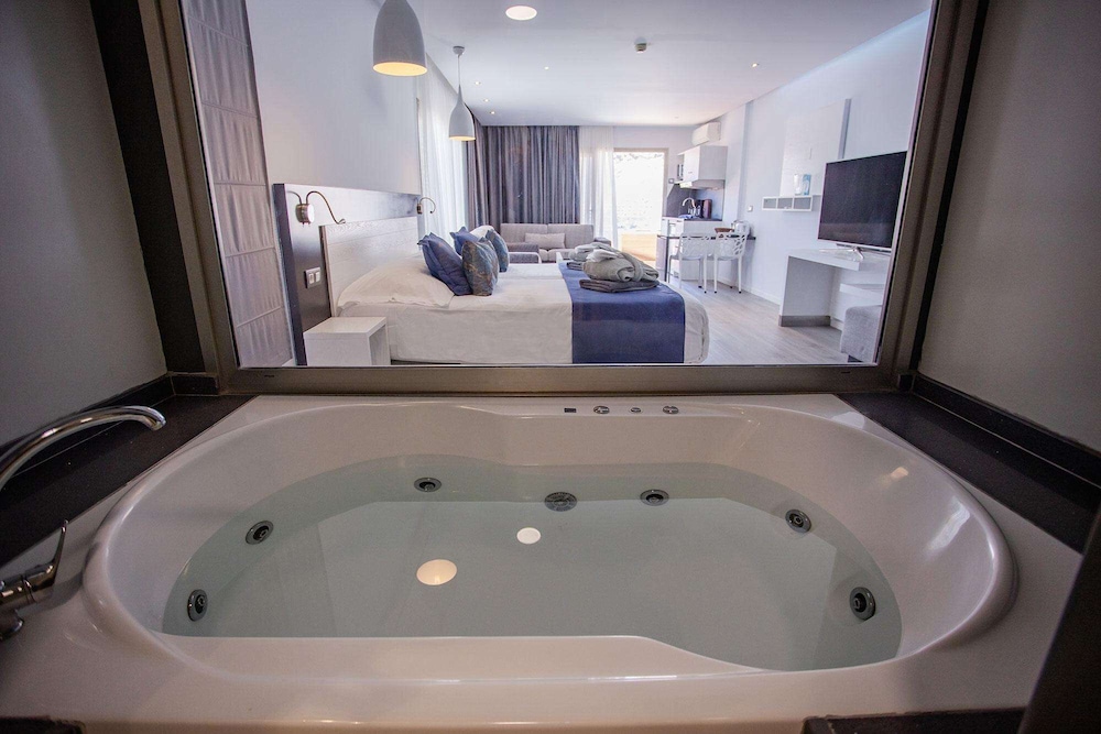 swimming pool spa