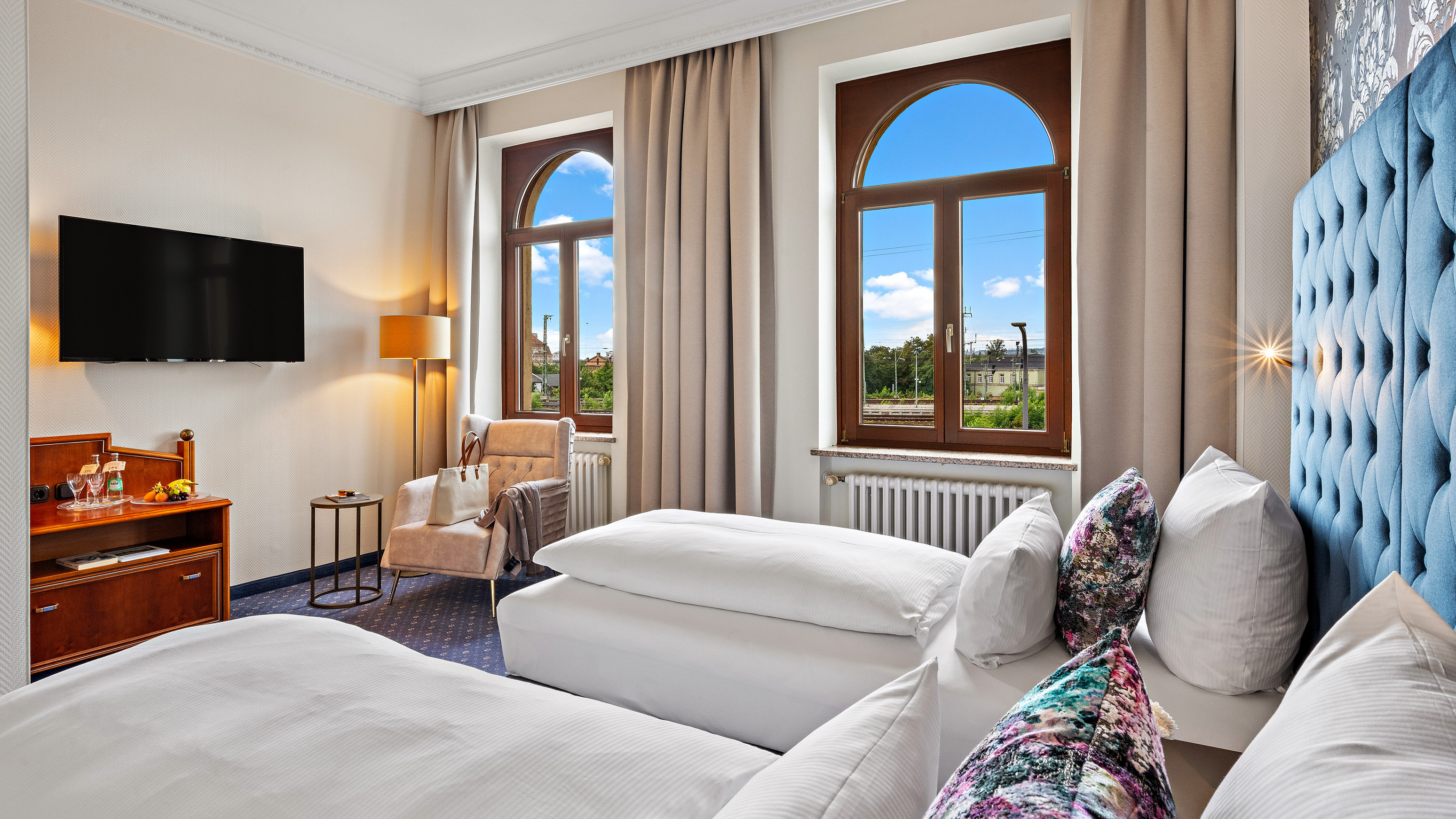 Bayerischer Hof Dresden 28/76