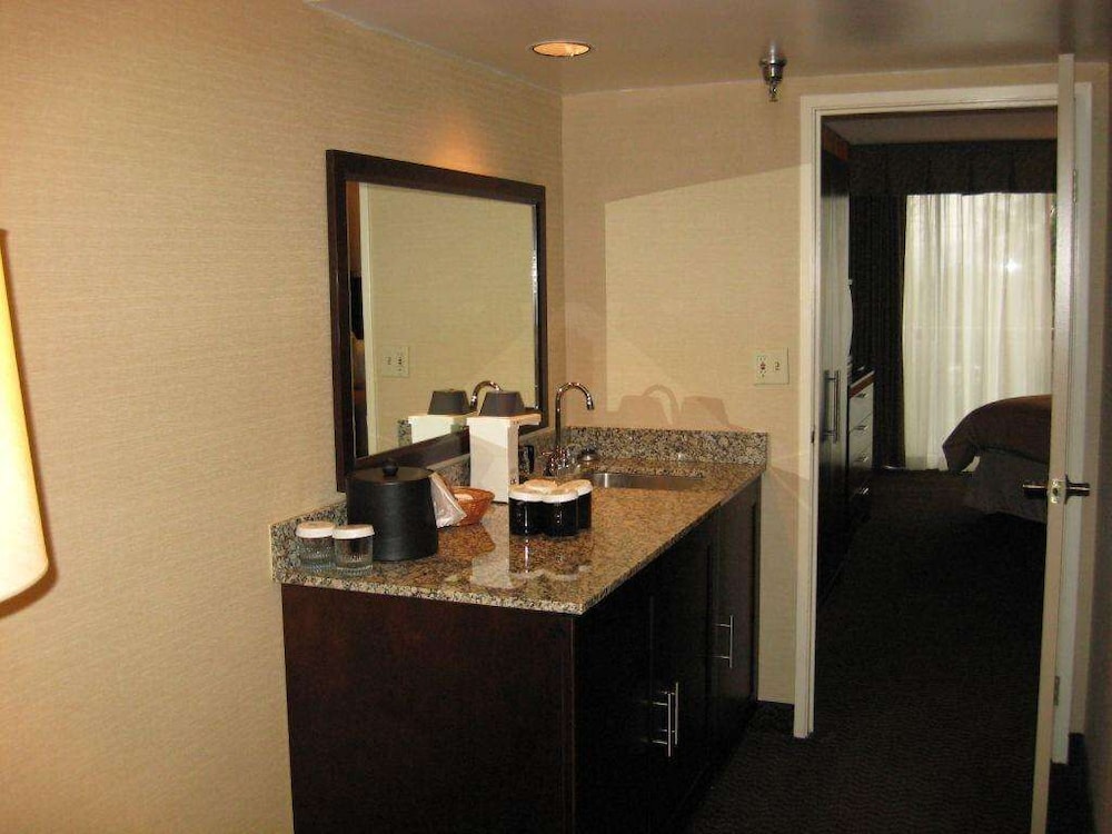 Embassy Suites by Hilton Birmingham 34/36