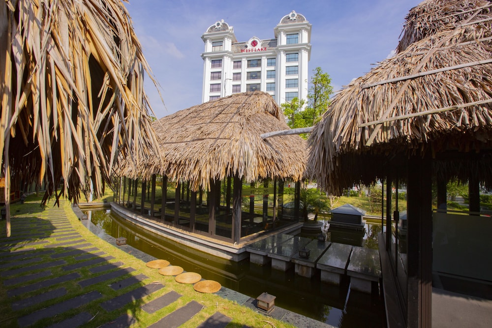 Westlake Hotel & Resort Vinh Phuc 46/50