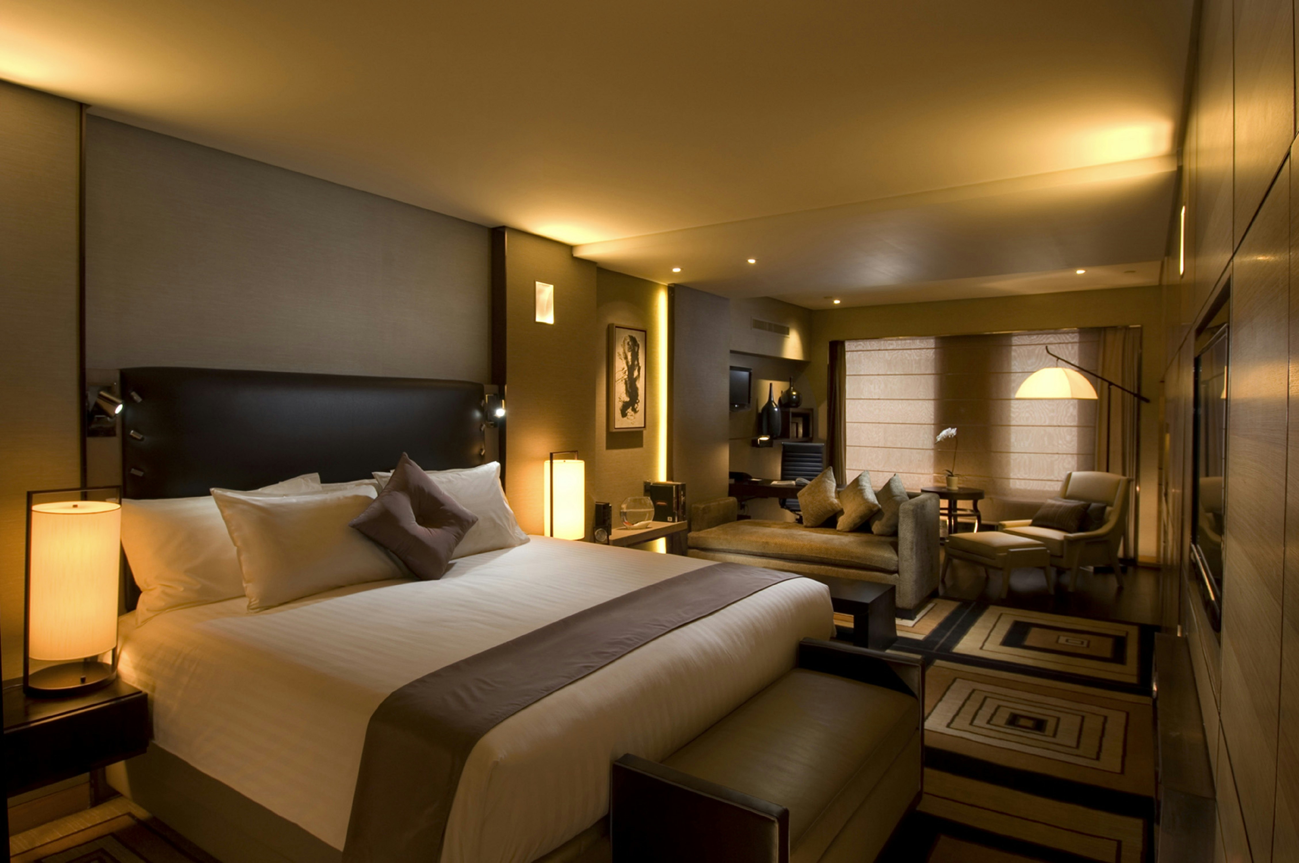 EXECUTIVE, KING BED