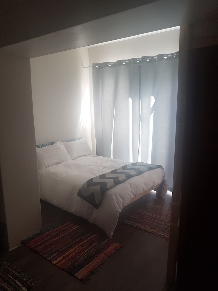 Bedrock Guest Studios 30/50