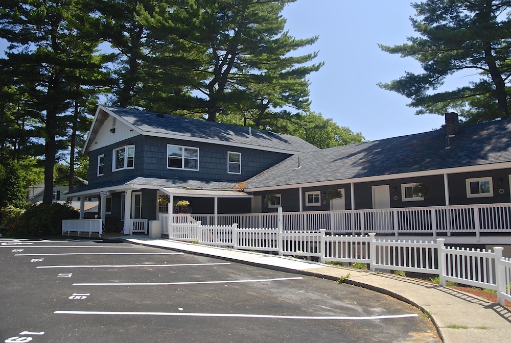 Kittery Inn and Suites 2/38