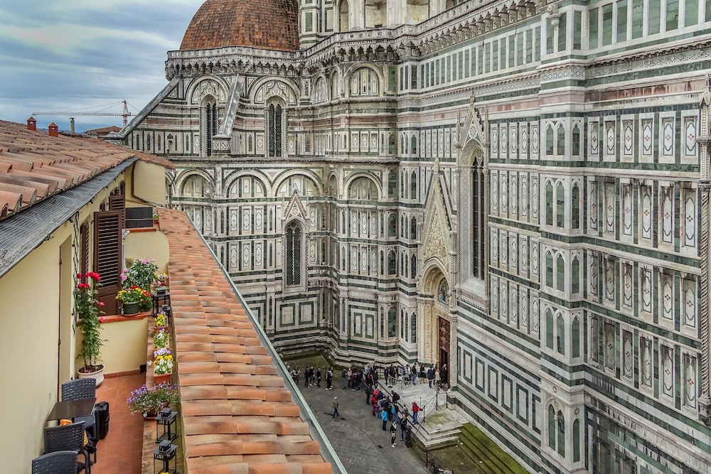 HOTEL DUOMO 69/74