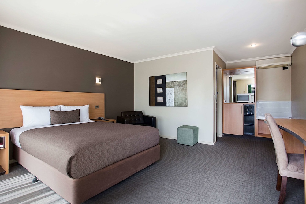 Comfort Inn On Raglan 14/39