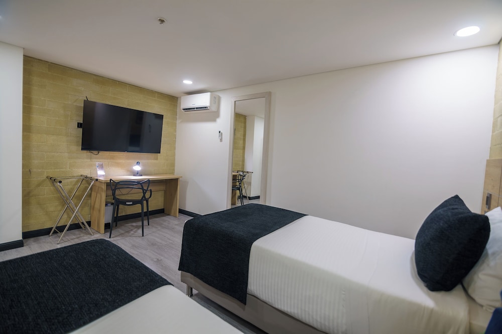 Standard, Twin Beds, No Window, First Class Hotel 2/4