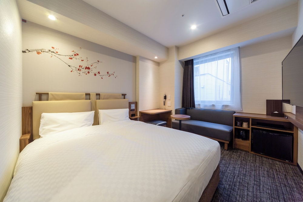 ROOM, DOUBLE BED