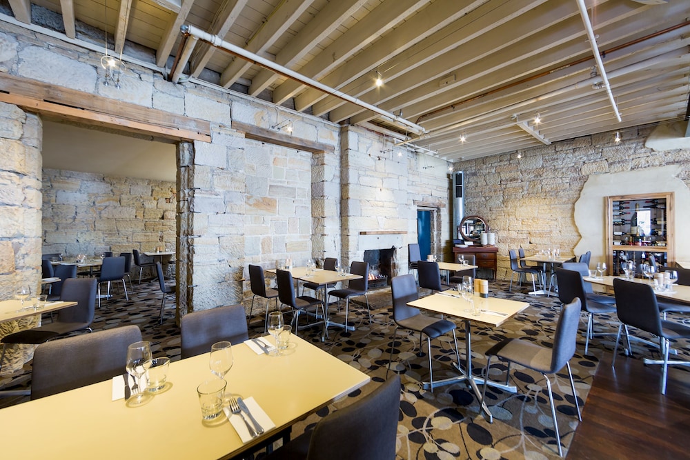 Customs House Hotel 56/72