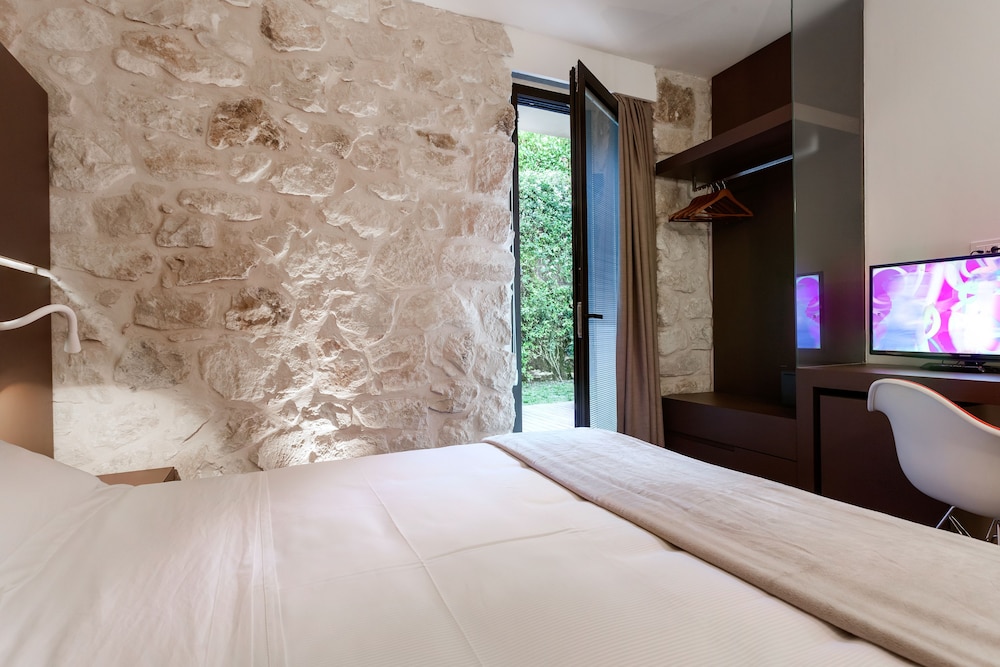 غرفة سوبيريور بسرير مزدوج بشرفة، Villa Boscarino 2/5