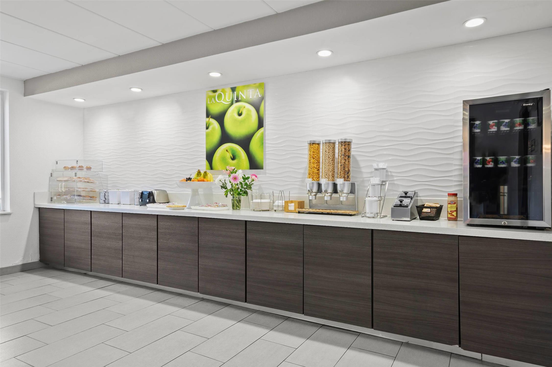 La Quinta Inn & Suites by Wyndham Sturbridge 10/50