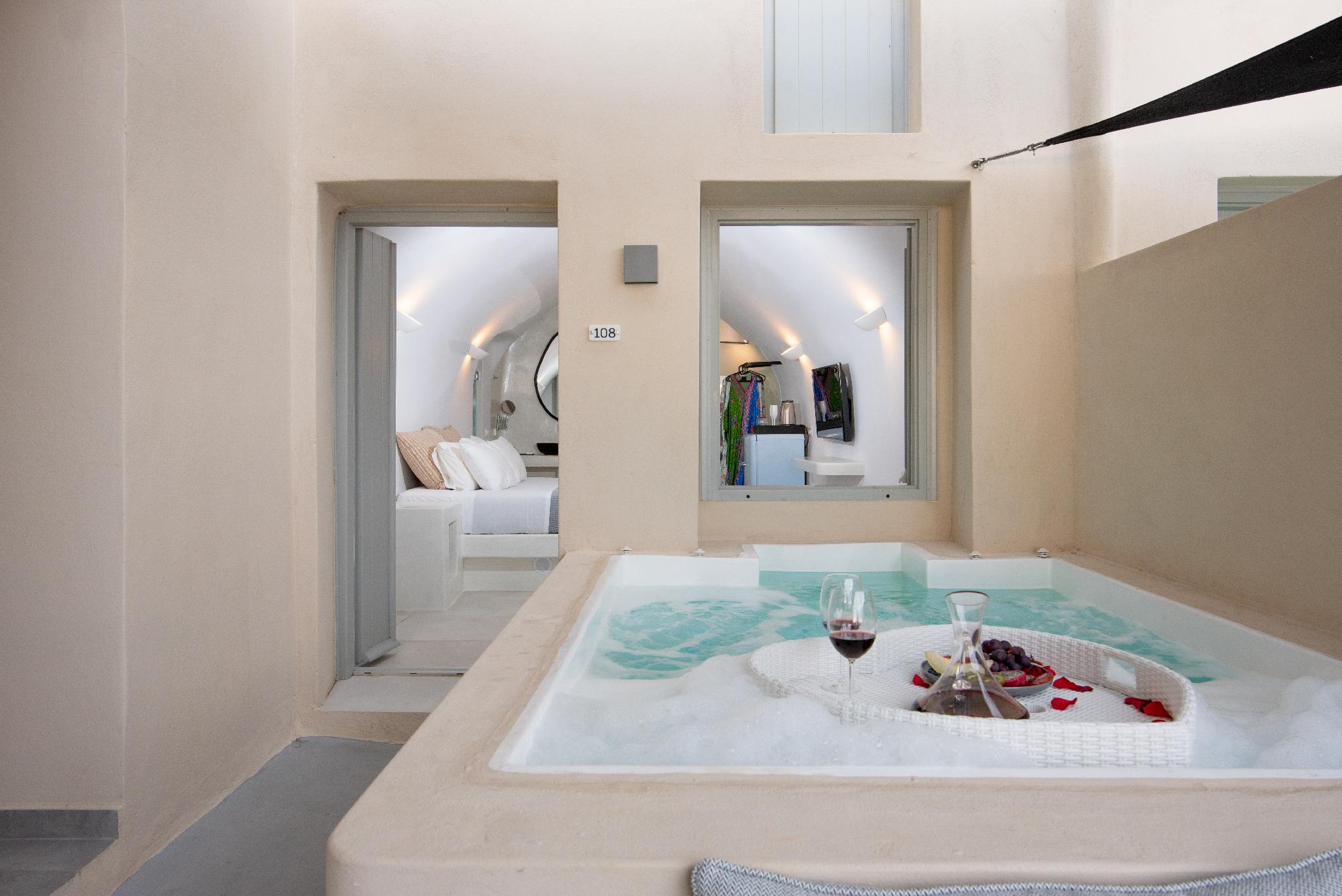 Caldera Cliff Illusion Suites 4/24
