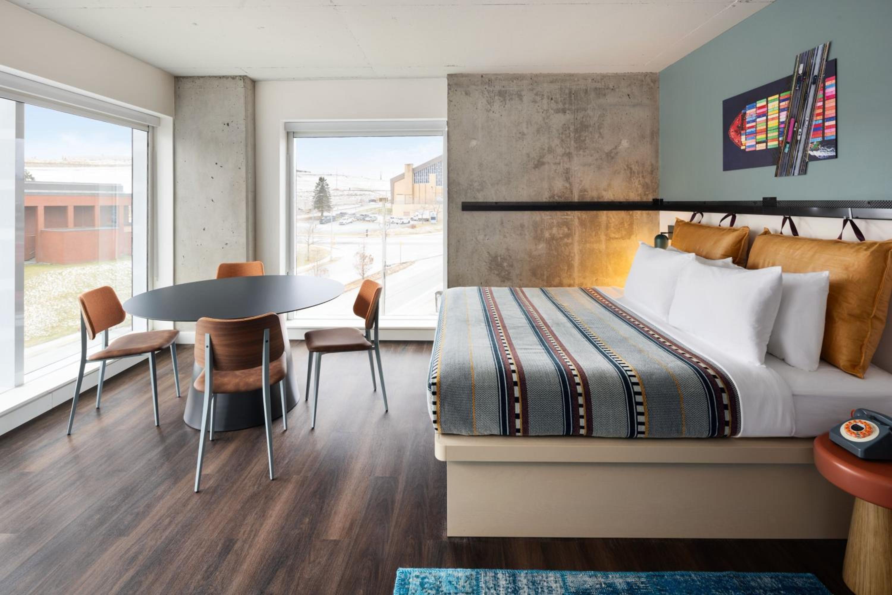 Studio, King Bed, Partial City View, Large, Corner