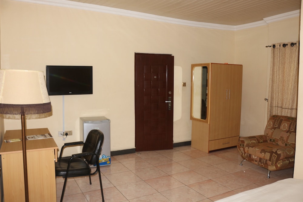 Entry Point Hotel 34/49