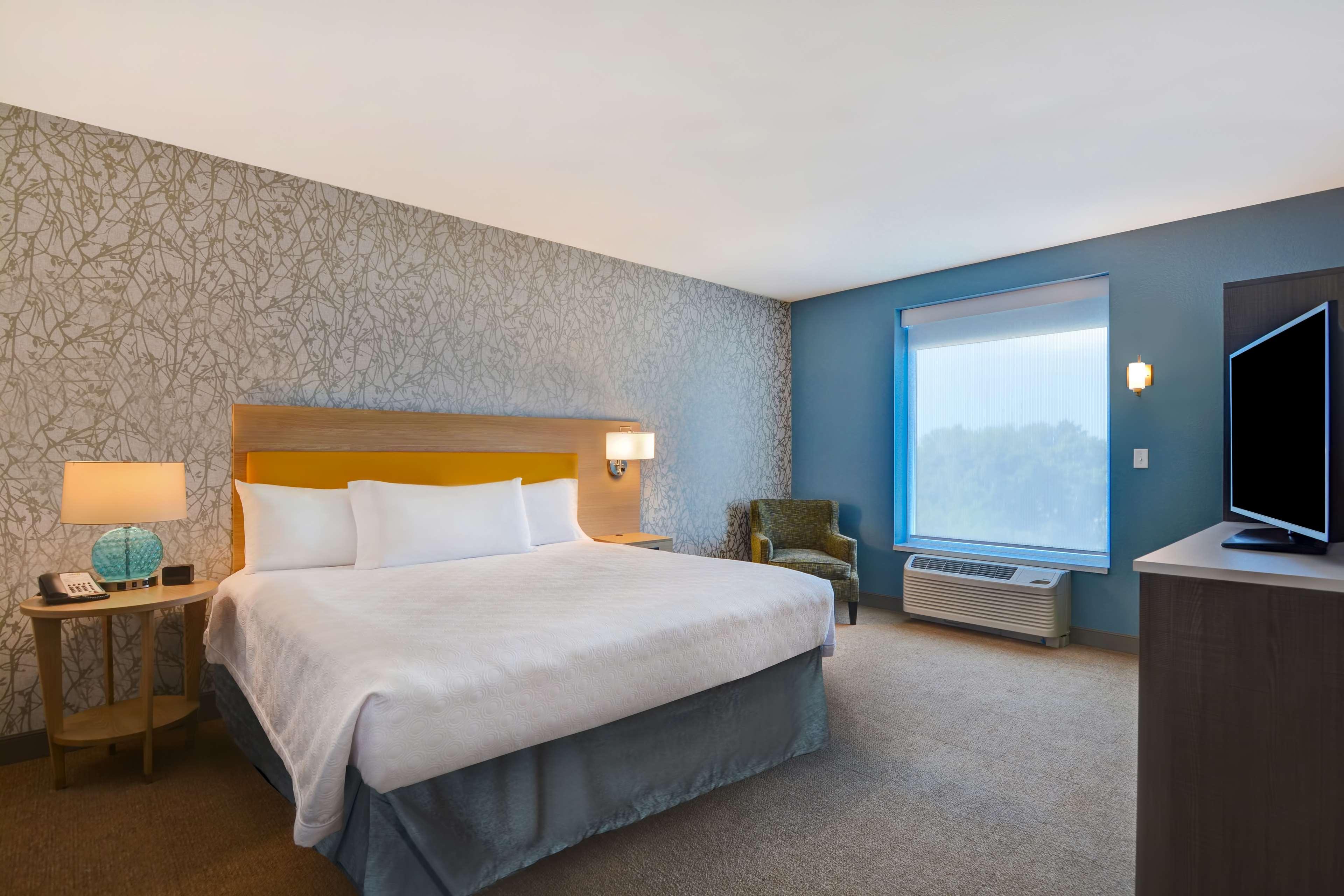 SUITE, KING BED, ACCESSIBLE