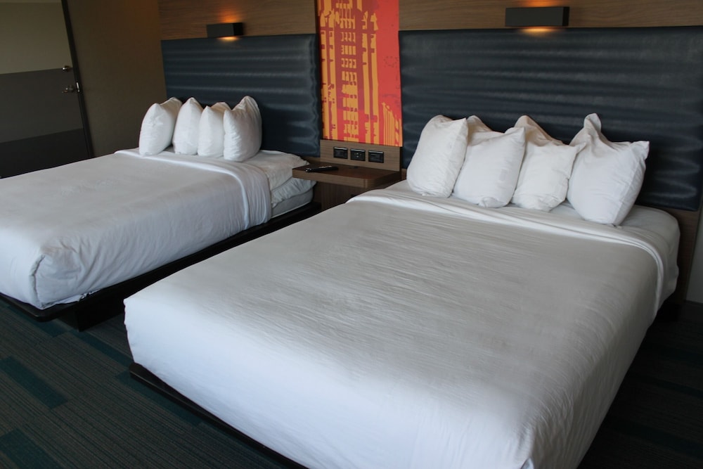 Aloft, 2 Queen Beds