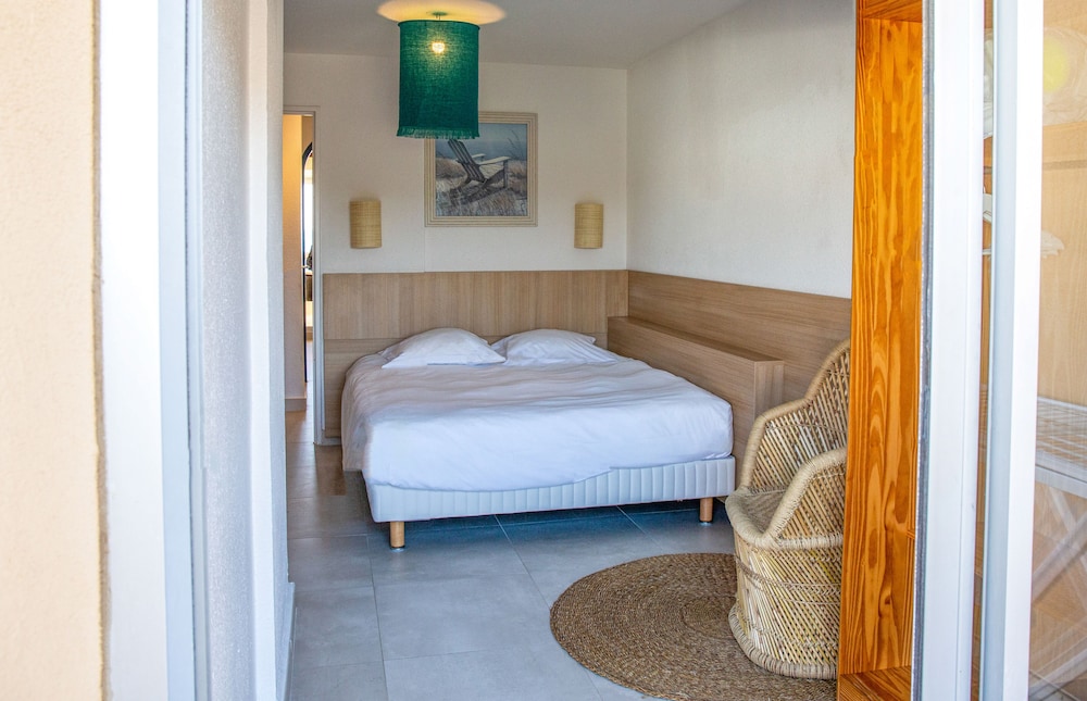 1 BEDROOM, APARTMENT, POOL SIDE, TERRACE