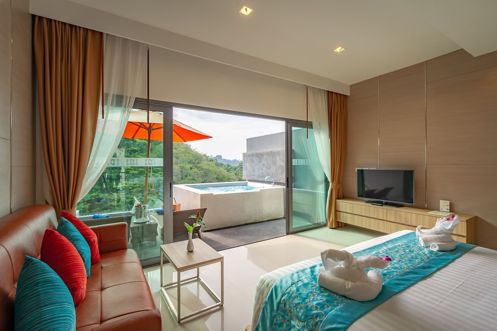 Patong Bay Hill Resort 36/70