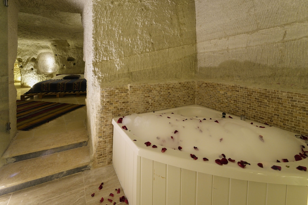 My Cave Suites 26/50