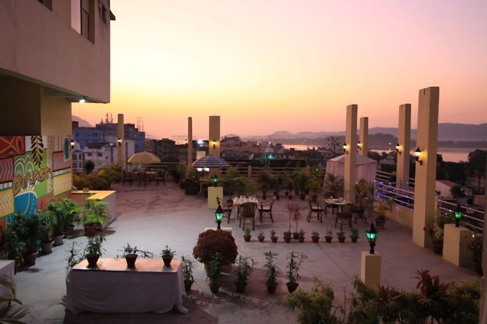 Hotel Dynasty 42/46